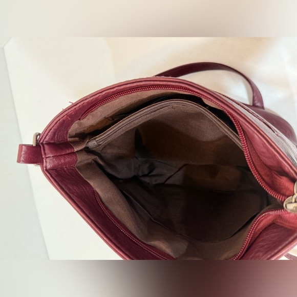 Jingpindaishu Burgundy Leather Crossbody Purse Multi-Compartment Slightly Used - Picture 6 of 11